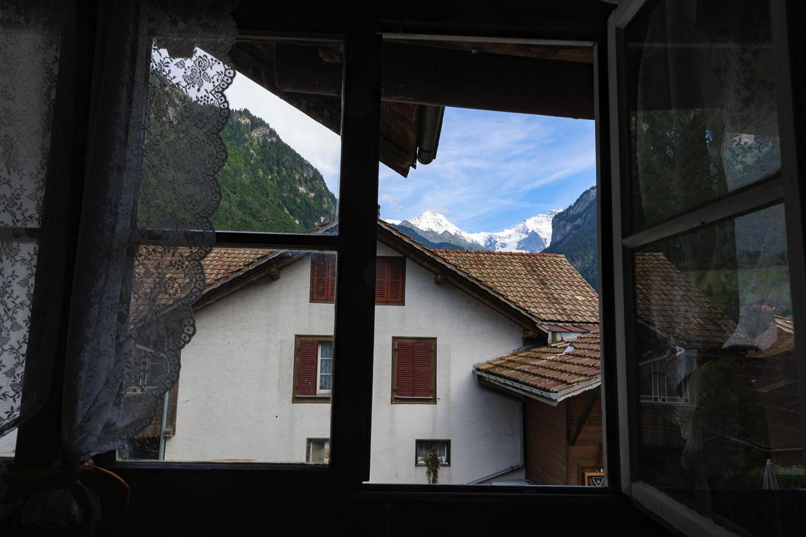 Charming Alpine Retreat By Apartments Capricorn Gsteigwiler Luaran gambar